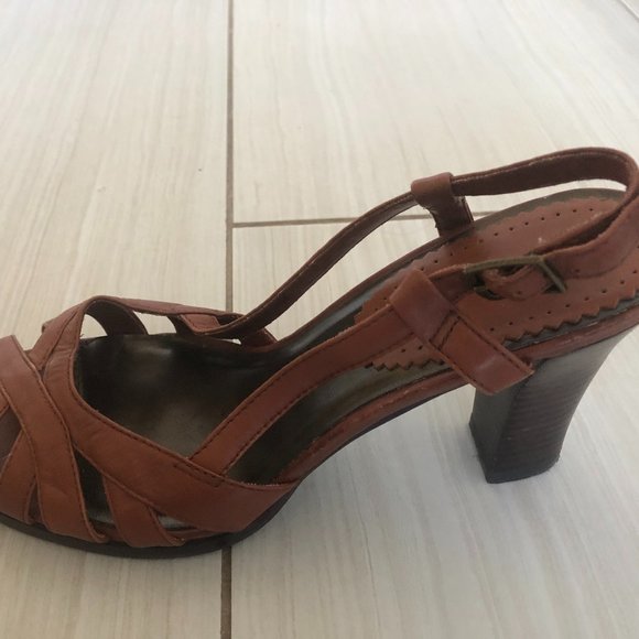 heeled leather sandals - Picture 1 of 6